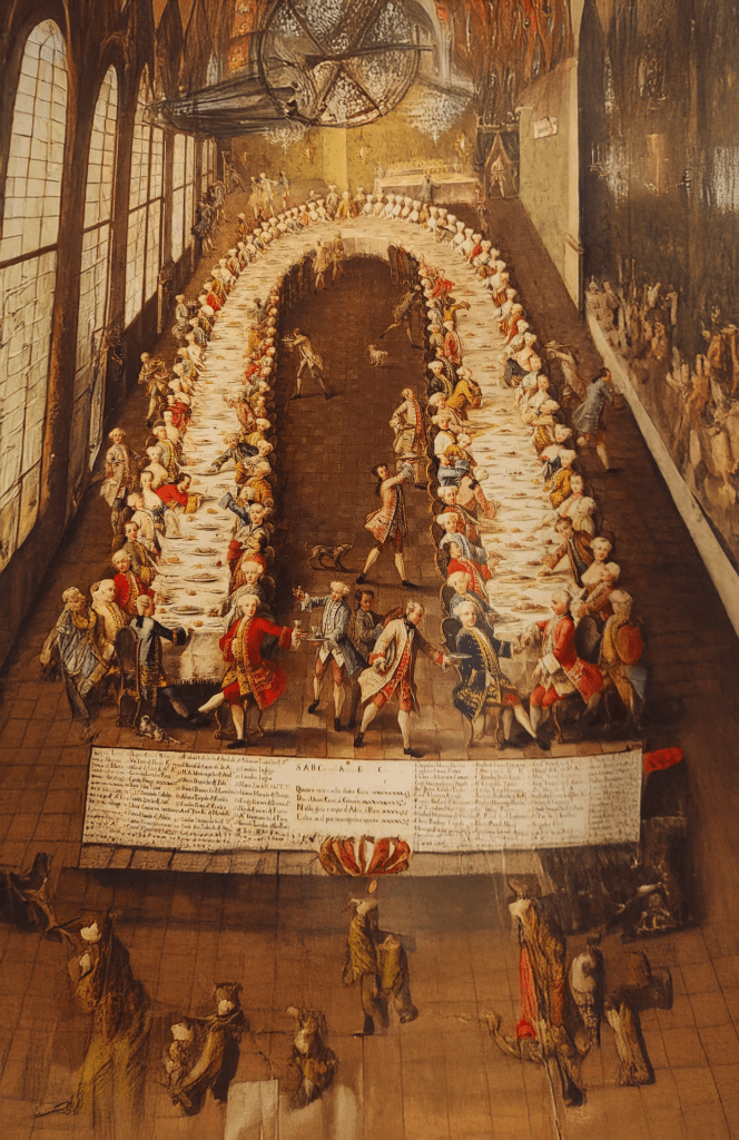 Banchetto storico del Settecento a Venezia con brindisi e calici di vino